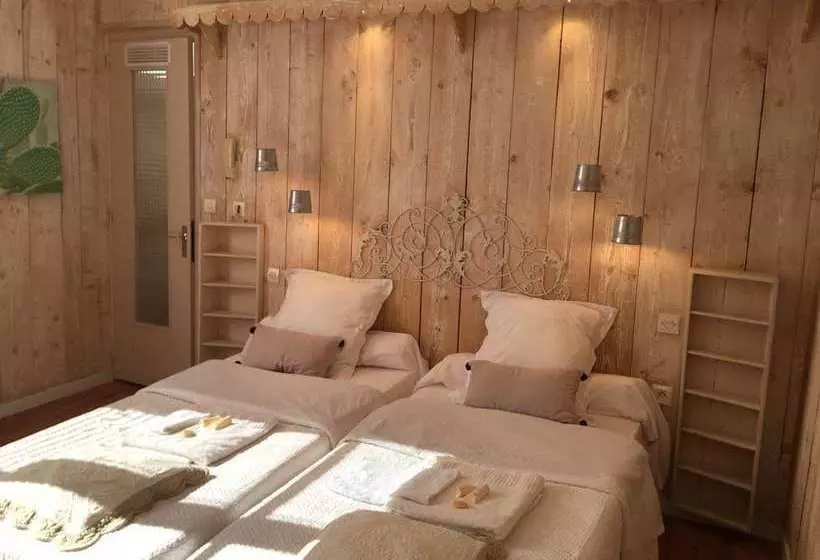 ホテル La Mirabelle Casteil Country House