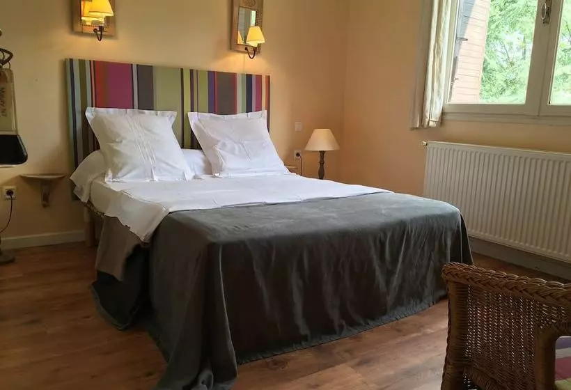 ホテル La Mirabelle Casteil Country House