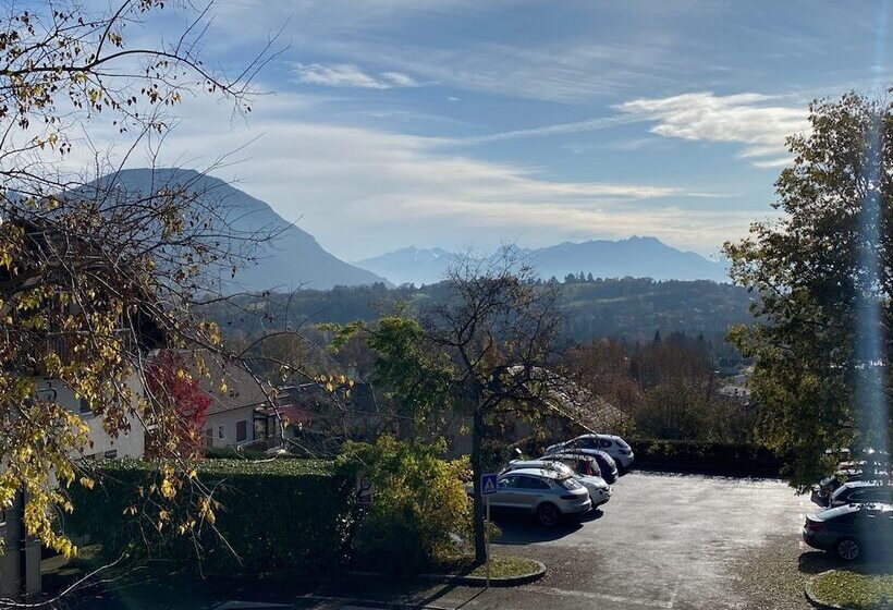 Отель Logis Hôtel Annecy Nord / Argonay