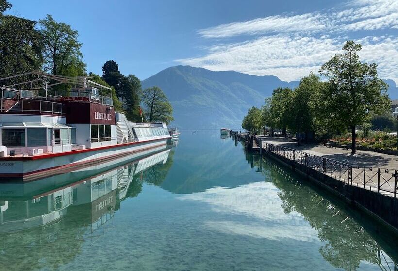 Отель Logis Hôtel Annecy Nord / Argonay
