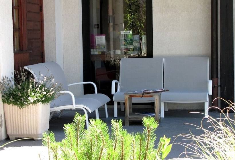 Отель Logis Hôtel Annecy Nord / Argonay