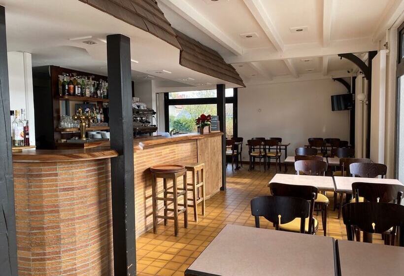 Отель Logis Hôtel Annecy Nord / Argonay