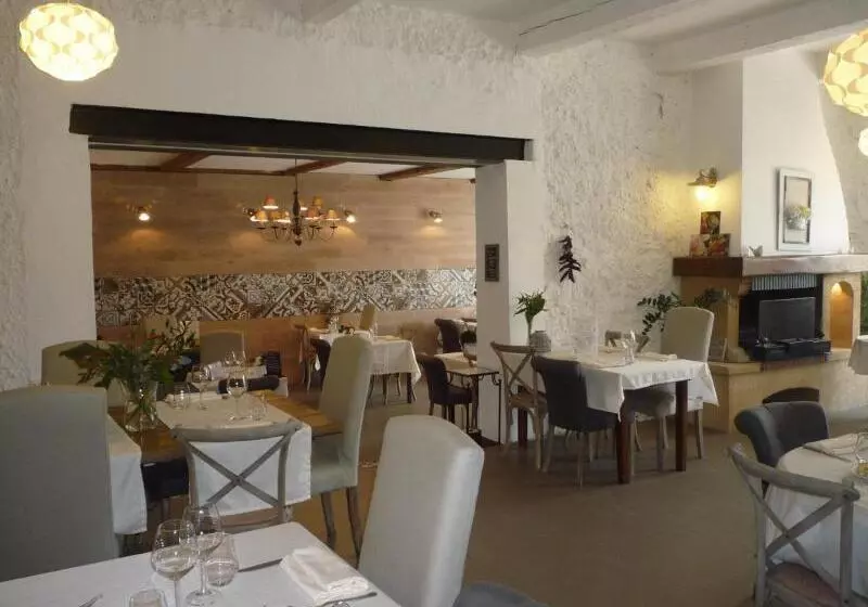 Hotel Logis Hôtel La Fenière