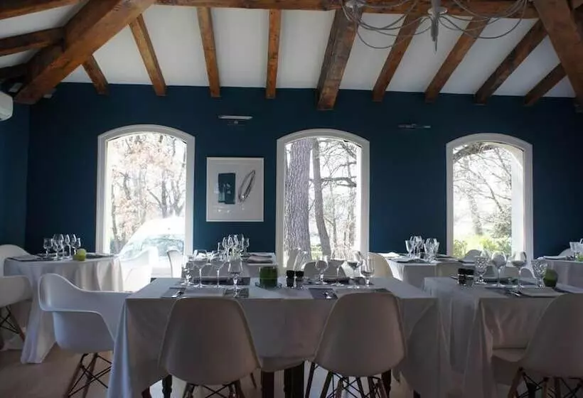 호텔 Logis Hôtel Restaurant Des Pins