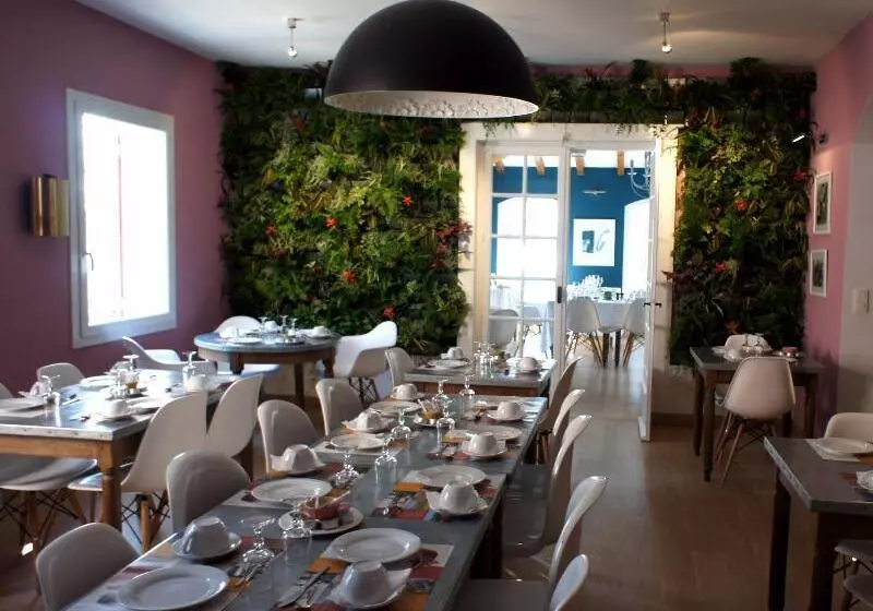 호텔 Logis Hôtel Restaurant Des Pins