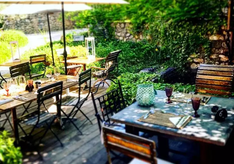 호텔 Logis Hôtel Restaurant Des Pins