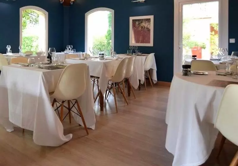 호텔 Logis Hôtel Restaurant Des Pins