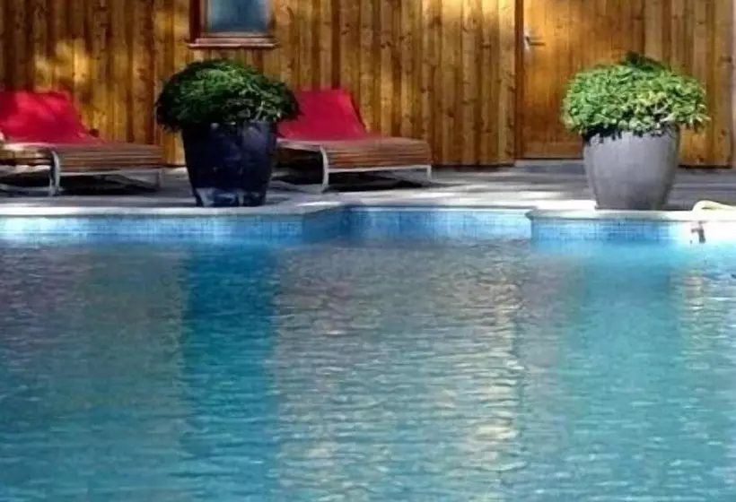 호텔 Logis Hôtel Restaurant Des Pins