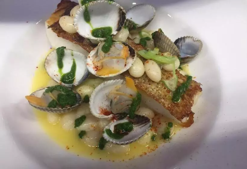 Отель Restaurant Lann Roz / Cote Cuisine