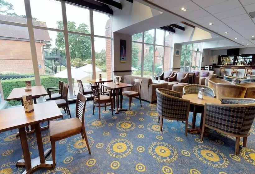 渡假胜地 Macdonald Elmers Court