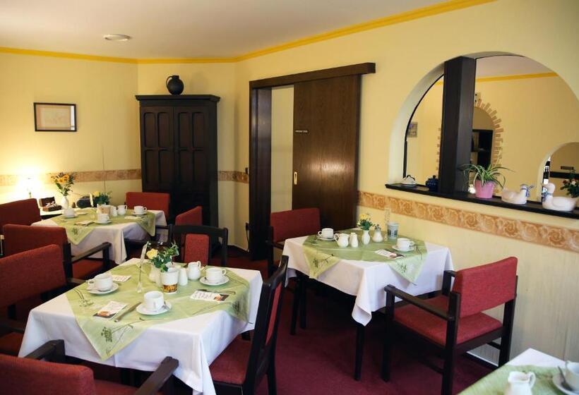 هتل Alt Connewitz