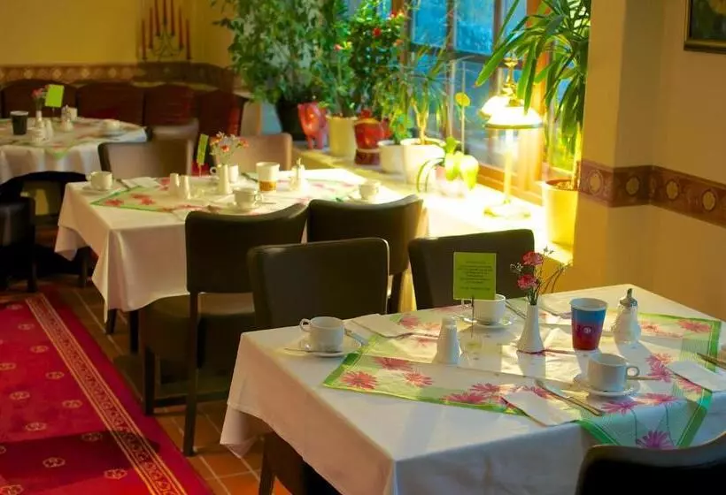 هتل Alt Connewitz