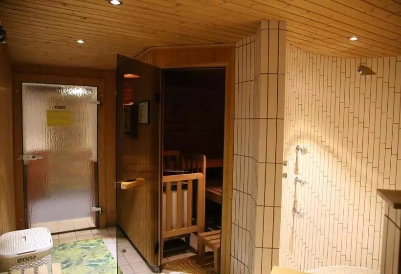 هتل Alt Connewitz