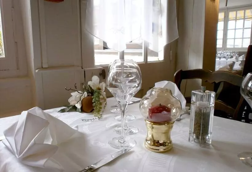 Отель Auberge Du Cheval Blanc