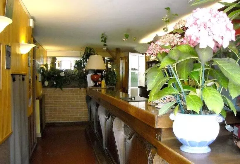 Отель Auberge Du Cheval Blanc