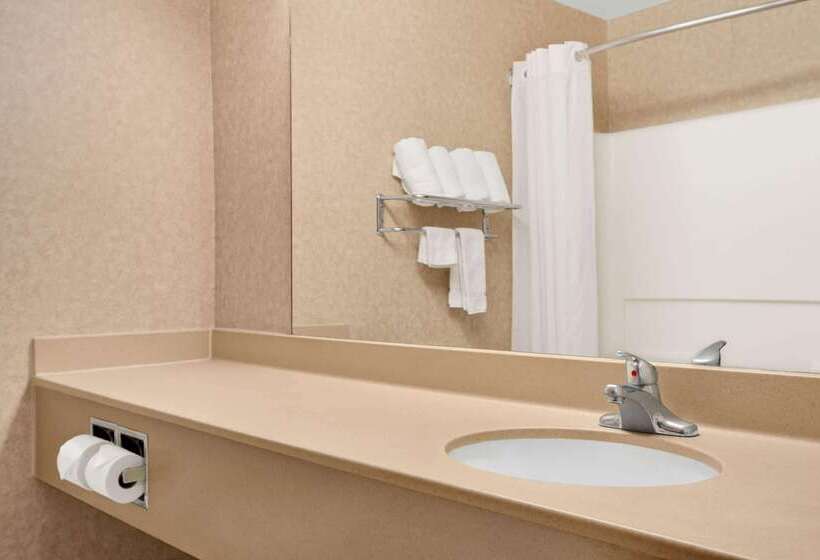 Отель Baymont By Wyndham Golden/red Rocks