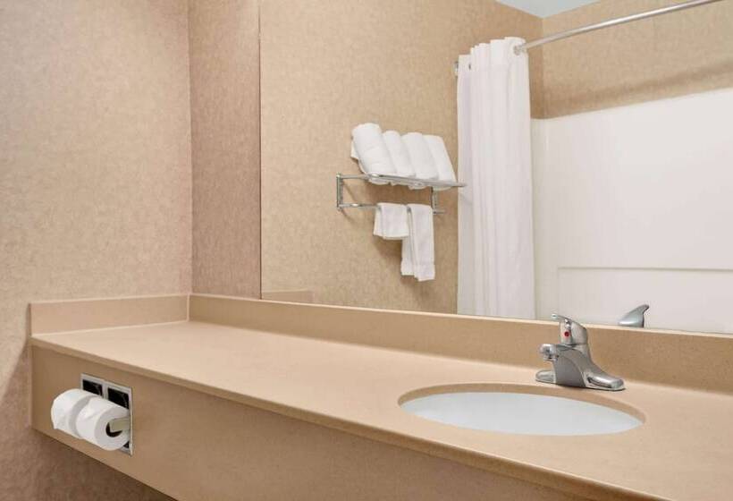 Отель Baymont By Wyndham Golden/red Rocks