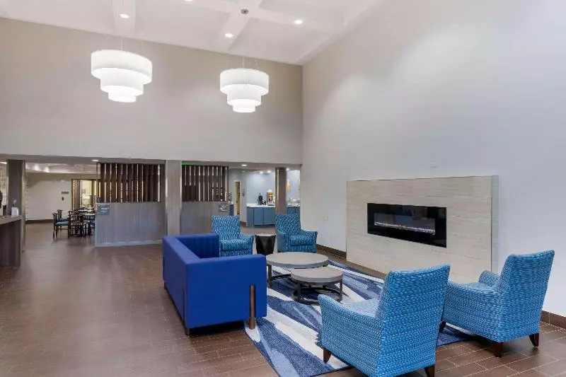 هتل Comfort Inn & Suites Hot Springs Midtown