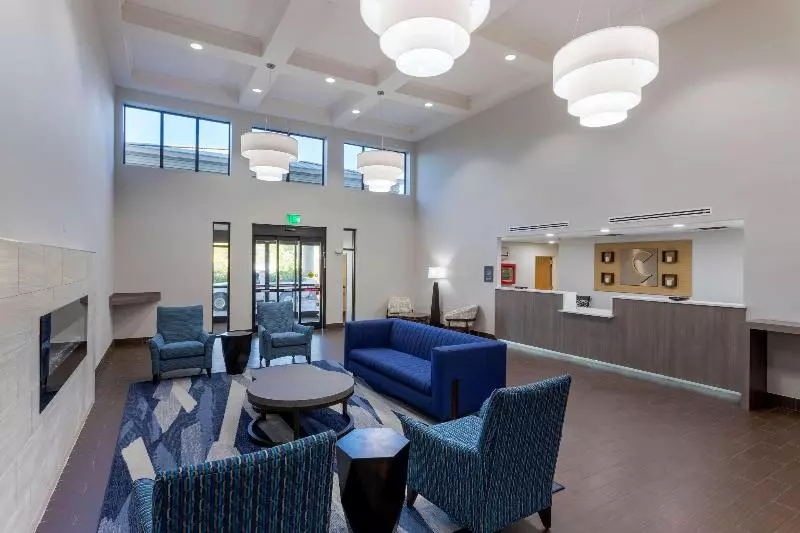 هتل Comfort Inn & Suites Hot Springs Midtown