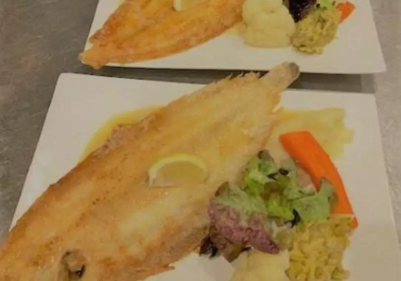 هتل De Bretagne Dol Centre Ville