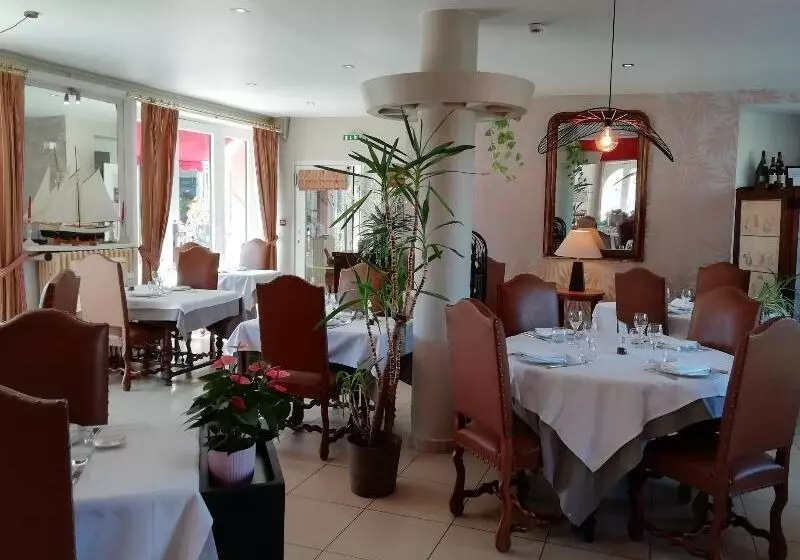 هتل De Bretagne Dol Centre Ville