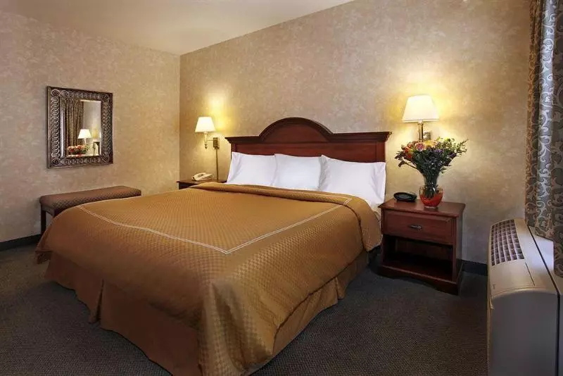 호텔 Holiday Inn Express & Suites Lake Forest By Ihg