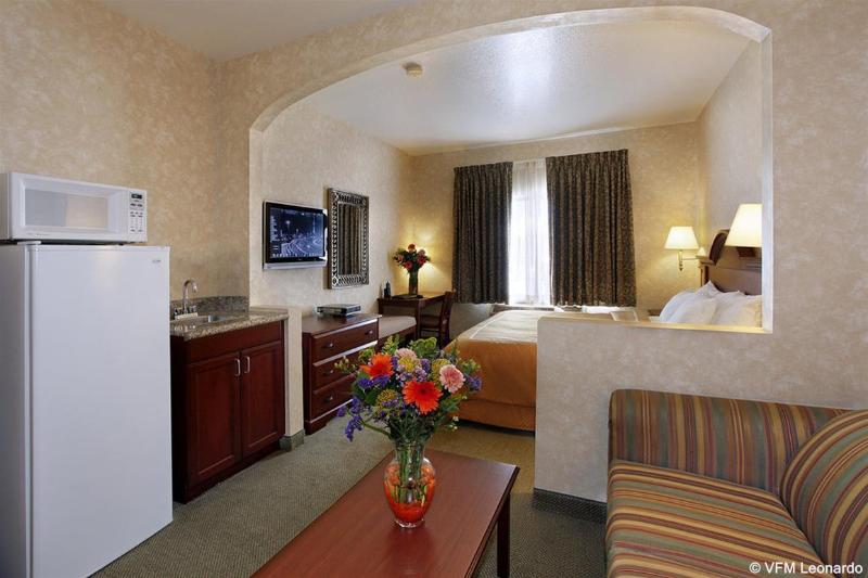 فندق Holiday Inn Express & Suites Lake Forest By Ihg