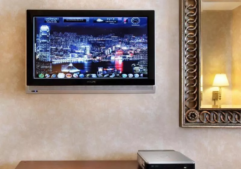 호텔 Holiday Inn Express & Suites Lake Forest By Ihg