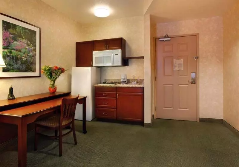 호텔 Holiday Inn Express & Suites Lake Forest By Ihg