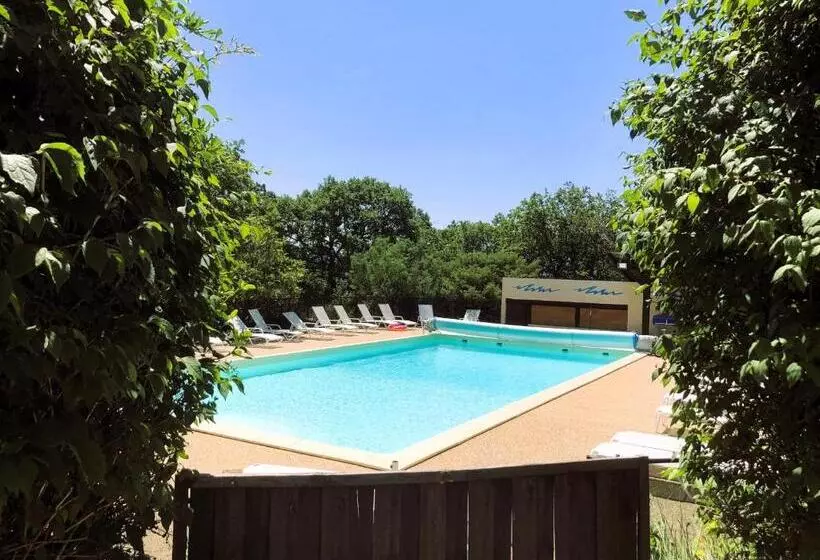 Отель Hôtel Les Persèdes