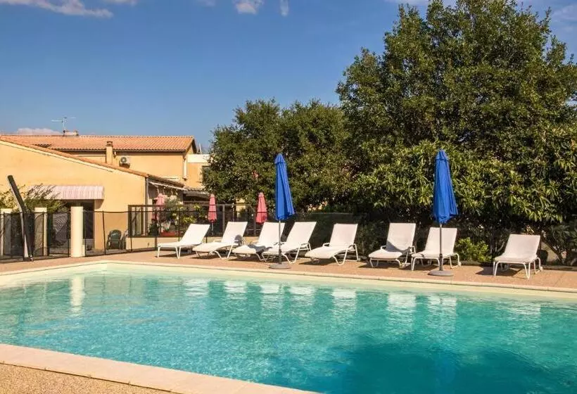 Отель Hôtel Les Persèdes