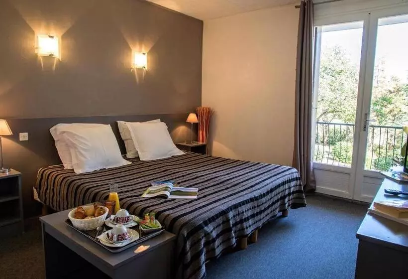 Отель Hôtel Les Persèdes