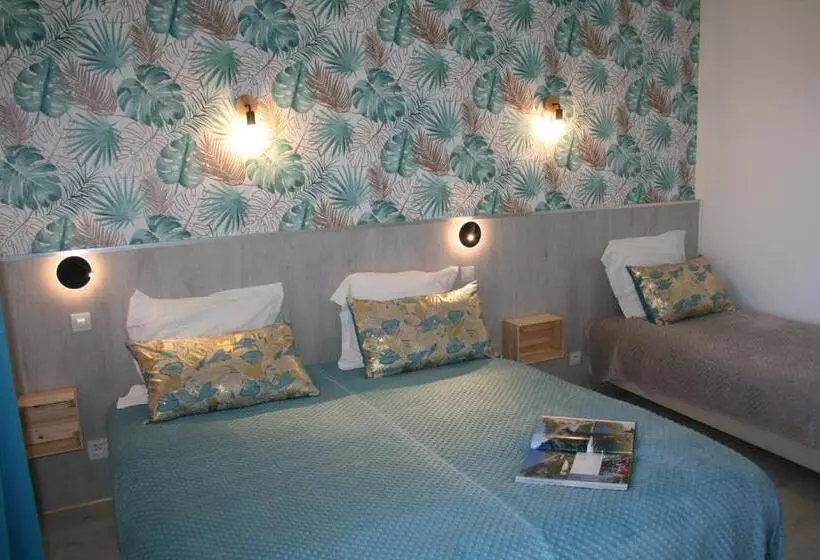 Отель Hôtel Les Persèdes