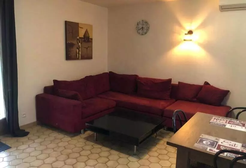 Отель Hôtel Les Persèdes