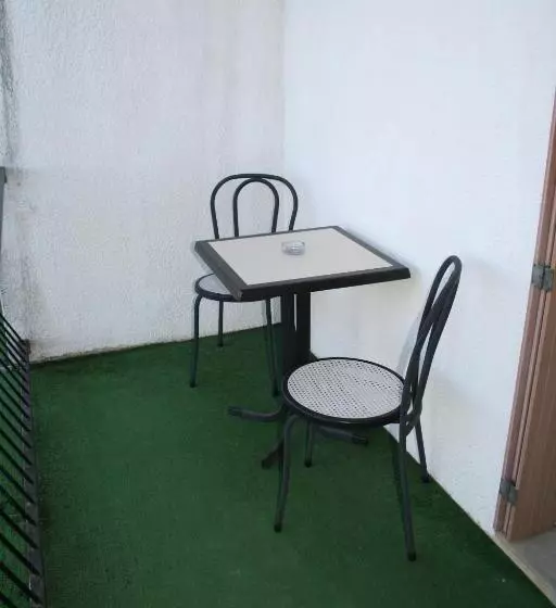 Отель Hôtel Les Persèdes