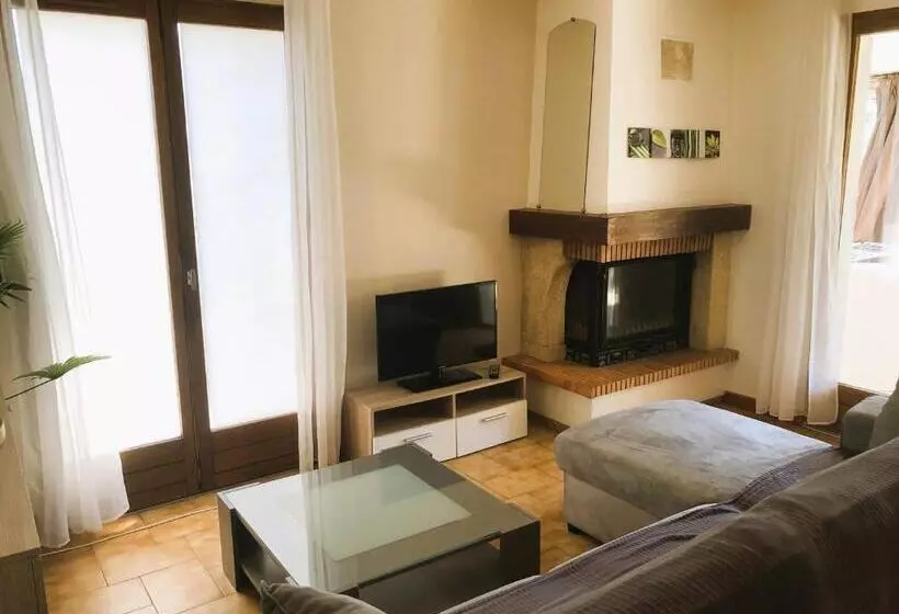 Отель Hôtel Les Persèdes