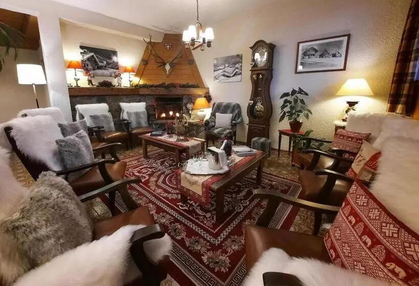 Отель Hôtel Les Triolets