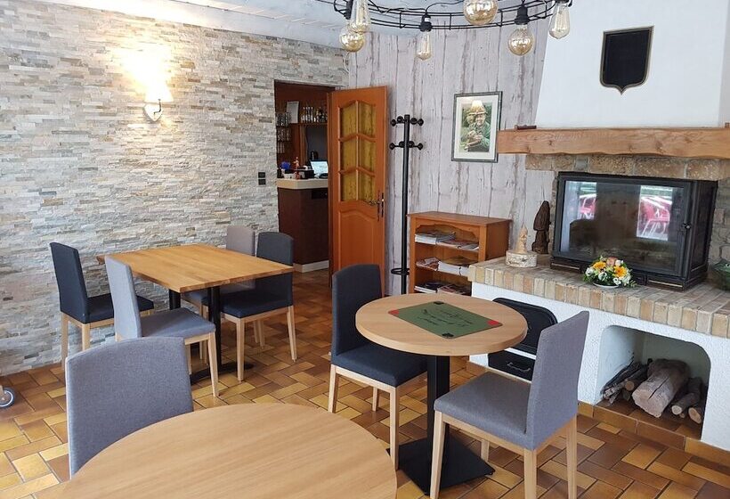 ホテル Hôtel Restaurant Le Moulin Du Plain