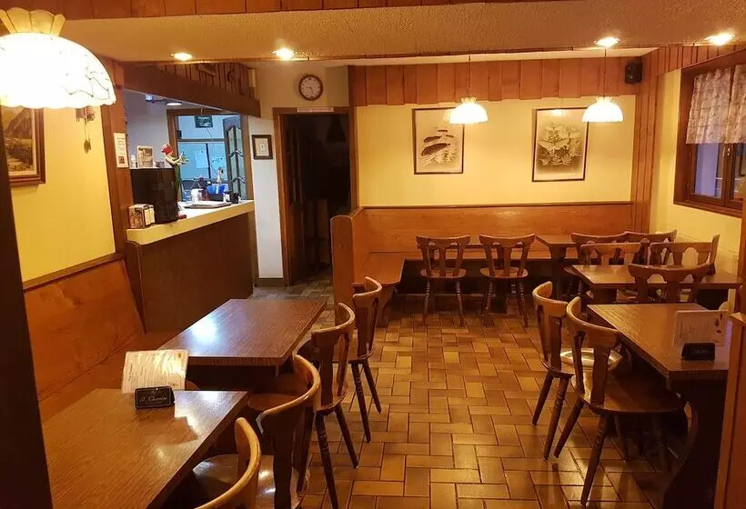 Отель Hôtel Restaurant Le Moulin Du Plain