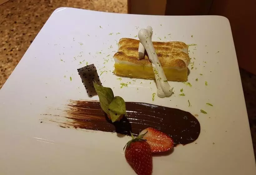 Отель Hôtel Restaurant Le Moulin Du Plain