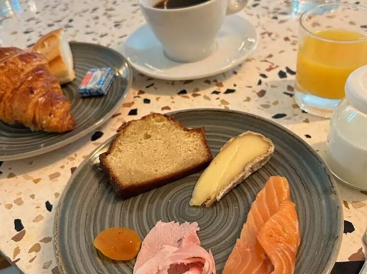 ホテル Logis Hôtel & Restaurant Le Vert Bocage