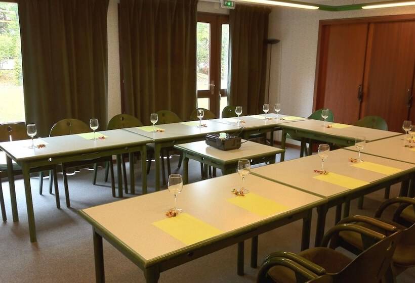 ホテル The Originals City, Hôtel Castel Burgond, Dijon Ouest