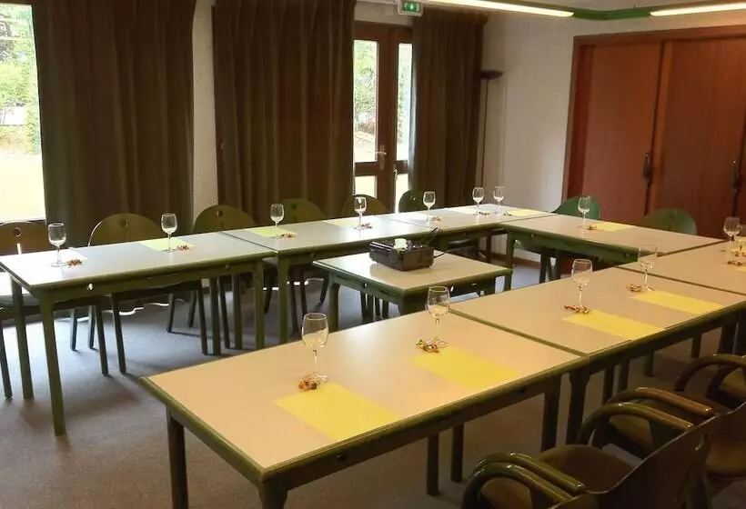 Отель The Originals City, Hôtel Castel Burgond, Dijon Ouest