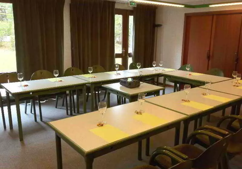 Отель The Originals City, Hôtel Castel Burgond, Dijon Ouest