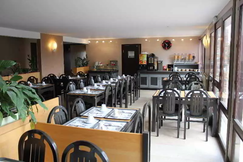 Отель The Originals City, Hôtel Castel Burgond, Dijon Ouest