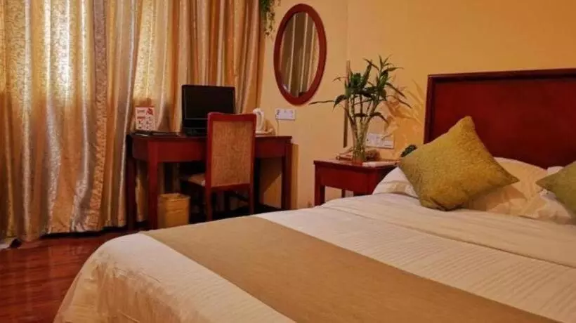 Hotelli Greentree Inn Yixing Zhangzhu Express