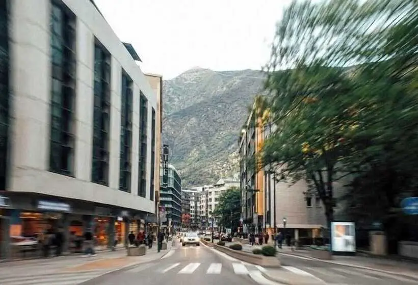 هتل Casa Serras Andorra