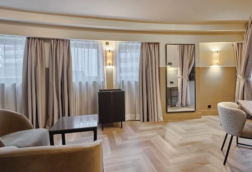 هتل Casa Serras Andorra
