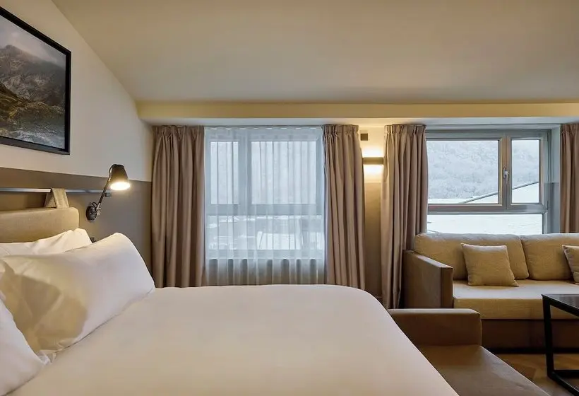 هتل Casa Serras Andorra