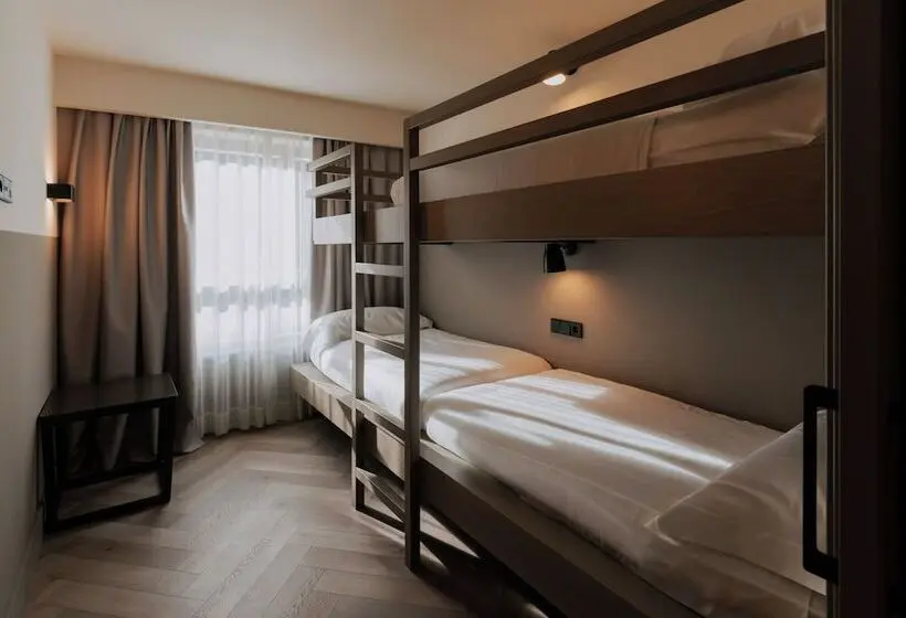 هتل Casa Serras Andorra